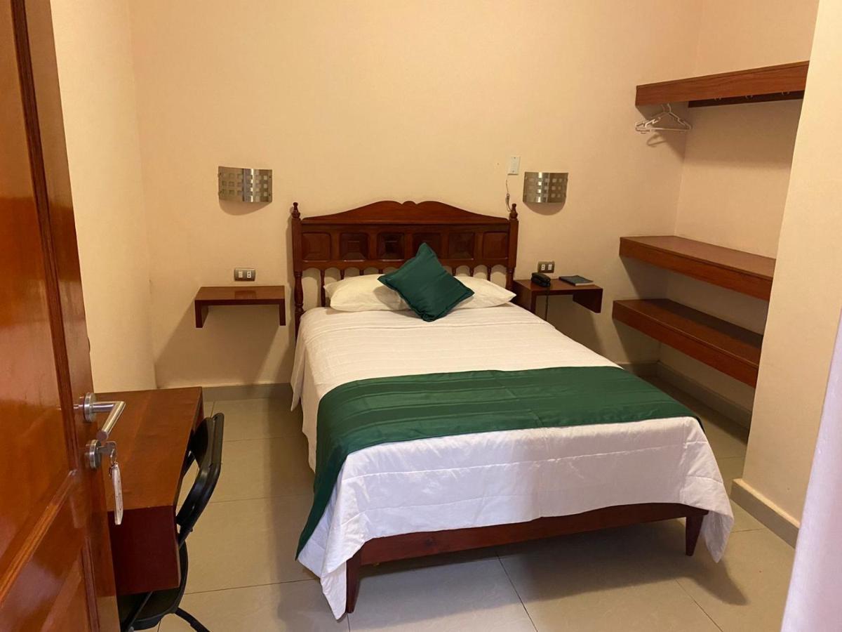 Tariri Hotel Pucallpa Exteriör bild